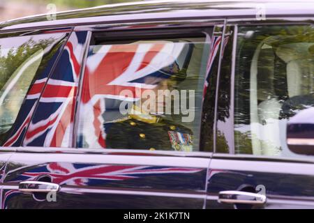 Londres, Royaume-Uni. 19 septembre 2022. La princesse Anne, la princesse royale descendant le Mall à Londres, avant d'assister aux funérailles de la reine Elizabeth II à l'abbaye de Westminster. Date de la photo: Lundi 19 septembre 2022. Le crédit photo devrait se lire: Matt Crossick/Empics/Alamy Live News Banque D'Images