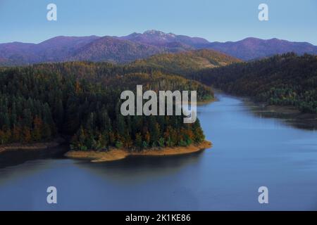 Une vue aérienne du Lac de Pierre-Percee (Pierre-Percee) en Lorraine Banque D'Images