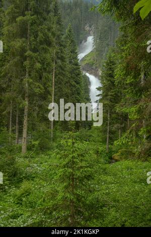 Krimml Waterfalls, (Krimmler Wasserfälle), Autriche, dans le parc national du Haut Tauern. Banque D'Images