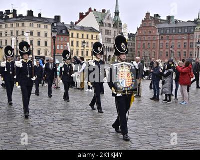 Procession avec l'ordre de Séraphim du Palais Royal de Stockholm, en Suède, à l'église Riddarholm où la reine Élisabeth de Grande-Bretagne est honorée d'un séraphim qui sonne à 12 heures le lundi 19 septembre 2022 en même temps que ses funérailles. La reine Elizabeth est membre de l'ordre royal du Séraphim depuis 1953. Photo: Claudio Bresciani / TT / code 10090 Banque D'Images