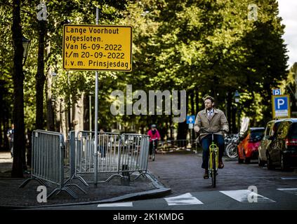 La Haye, pays-Bas. 19th septembre 2022. 2022-09-19 12:55:07 LA HAYE - les dernières préparations sont faites le long de la route vers le Koninklijke Schouwburg dans la course jusqu'à Prinsjesdag. Le troisième mardi de septembre, le roi Willem-Alexander donne le discours du Trône dans le Schouwburg. En raison des mesures de la couronne, le discours du Trône a été lu dans le Grote Kerk à la Haye depuis deux ans. ANP REMKO DE WAAL pays-bas Out - belgique Out Credit: ANP/Alay Live News Banque D'Images