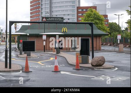 Bristol Road, Birmingham - 19 septembre 2022 - McDonald's sur Bristol Road à Birmingham est fermé et vide de clients pendant les funérailles d'état de la Reine. Crédit : Scott cm/Alay Live News Banque D'Images