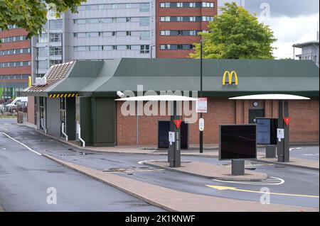 Bristol Road, Birmingham - 19 septembre 2022 - McDonald's sur Bristol Road à Birmingham est fermé et vide de clients pendant les funérailles d'état de la Reine. Crédit : Scott cm/Alay Live News Banque D'Images