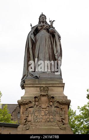 Statue de la reine Victoria à Bradford, West Yorkshire. Bradford a prospéré pendant l'ère victorienne et a été nommée ville britannique de la Culture 2025. Banque D'Images