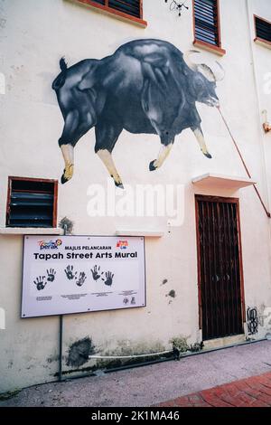 Perak, Malaisie - 12 août 2022 : murale à la vieille ville de Tapah. Tapah est un endroit unique avec des bâtiments anciens. Banque D'Images