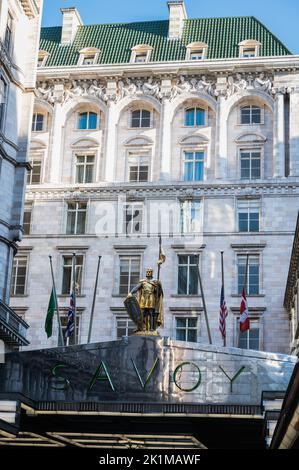 Gros plan chic Savoy Hotel à Londres, Royaume-Uni Banque D'Images