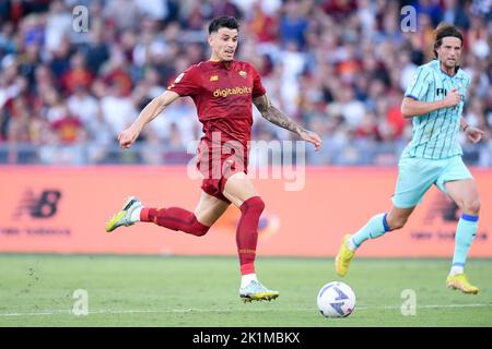 Rome, Italie. 18th septembre 2022. Roger Ibanez de AS Roma pendant la série Un match entre Roma et Atalanta au Stadio Olimpico, Rome, Italie, le 18 septembre 2022. Credit: Giuseppe Maffia/Alay Live News Banque D'Images