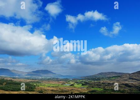 La vue vers Bantry Bay et Castletownberehaven, comté de Cork, Irlande - John Gollop Banque D'Images