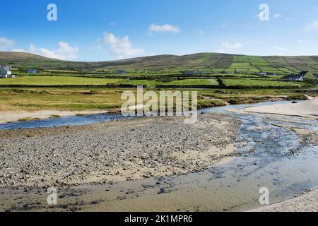 Ballydonegan Bay près d'Allihies sur la voie de l'Atlantique sauvage, Comté de Cork, Irlande - John Gollop Banque D'Images