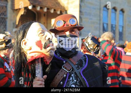 Le défilé dramatique du Carnaval de la Mayfield Bonfire Society, commémorant les 4 martyrs brûlés sur le pieu sous la Reine « sanglante », et la réforme catholique , à East Sussex, Royaume-Uni Banque D'Images