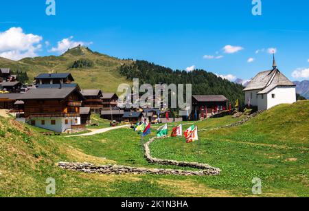 Bettmeralp, Suisse - 16 juillet 2022: La station touristique idyllique de Bettmeralp est située dans les Alpes bernoises sur la pente nord au-dessus du Val du Rhône Banque D'Images