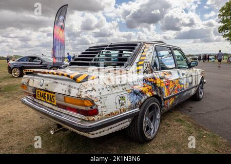 BMW série 5 520i ‘E446 MAS’ exposé au Bicester Heritage Scramble célébrant 50 ans de BMW M. Banque D'Images