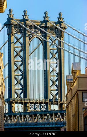 Tower of Manhattan Bridge, vue depuis Brooklyn Banque D'Images