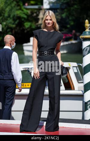 Nadine Leopold est vue lors du Festival International du film de Venise 79th à Darsena Excelsior à Venise. (Photo de Stefano Costantino / SOPA Images/Sipa USA) Banque D'Images