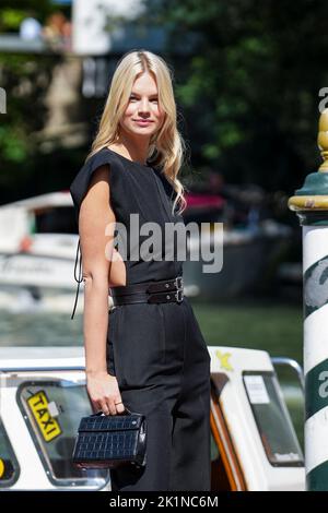 Venise, Italie. 02nd septembre 2022. Nadine Leopold est vue lors du Festival International du film de Venise 79th à Darsena Excelsior à Venise. (Photo de Stefano Costantino/SOPA Images/Sipa USA) Credit: SIPA USA/Alay Live News Banque D'Images