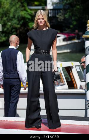 Nadine Leopold est vue lors du Festival International du film de Venise 79th à Darsena Excelsior à Venise. (Photo de Stefano Costantino / SOPA Images/Sipa USA) Banque D'Images