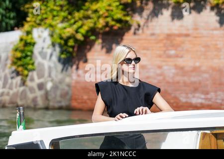 Nadine Leopold est vue lors du Festival International du film de Venise 79th à Darsena Excelsior à Venise. (Photo de Stefano Costantino / SOPA Images/Sipa USA) Banque D'Images