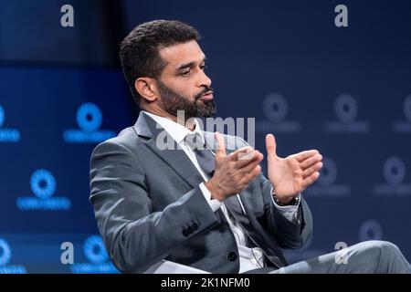 New York, NY - 19 septembre 2022: Son Excellence Hassan Al Tawadi en conversation avec Reshmin Chowdhury au Sommet Concordia à Sheraton Times Square Banque D'Images