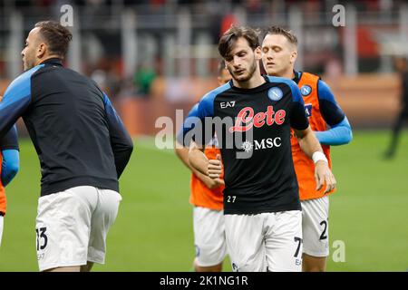 Milan, Italie. 18th septembre 2022. Italie, Milan, sept 18 2022: Khvicha Kvaratskhelia (milieu de terrain de Naples) sprints au cours de l'échauffement sur le match de football AC MILAN vs SSC NAPOLI, Serie A Tim 2022-2023 day7 San Siro Stadium (photo de Fabrizio Andrea Bertani/Pacific Press/Sipa USA) Credit: SIPA USA/Alay Live News Banque D'Images
