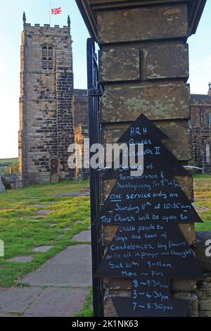 Eglise St Michael et All Angels, paroisse de Mottram, surplombant le village de Mottram à Longdendale, Hyde, Tameside, Manchester, Angleterre, Royaume-Uni, SK14 6JL Banque D'Images