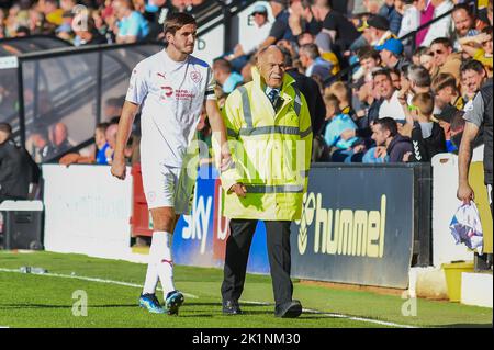 Liam Kitching (5 Barnsley) a été envoyé lors du match Sky Bet League 1 entre Cambridge United et Barnsley au stade Abbey, à Cambridge, le samedi 17th septembre 2022. (Crédit : Kevin Hodgson | ACTUALITÉS MI) crédit : ACTUALITÉS MI et sport /Actualités Alay Live Banque D'Images