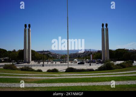 Lisbonne, Portugal - septembre 2022 : vue sur le Tage depuis le sommet du Parque Eduardo VII à Lisbonne. Le parc porte le nom du roi Edward VII Banque D'Images