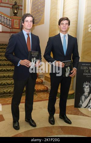 Madrid, Espagne. 19th septembre 2022. (G-D) Fernando Fitz-James Stuart et Carlos Fitz-James Stuart y Solis assistent au "Luis Martinez de Irujo. Duque de Alba. Présentation du livre d'El Peso Del nombre au Palacio de Liria à Madrid. Crédit : SOPA Images Limited/Alamy Live News Banque D'Images