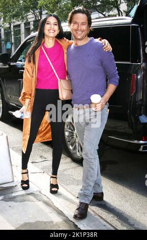 19 septembre 2022 Elodie Yung, Oliver Hudson au Sherri Shepherd Show pour parler de la saison 2nd de la femme de ménage à New York 19 septembre 2022 crédit: RW/Mediapunch Banque D'Images