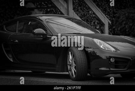 Photographie d'une Porsche sportive noire de luxe dans une rue. Photo de rue, personne, sélection, éditorial-15 septembre,2022-Vancouver C.-B. Canada Banque D'Images