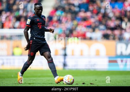 Augsbourg, Allemagne. 17th septembre 2022. Football: Bundesliga, FC Augsburg - Bayern Munich, Matchday 7, WWK Arena. Le Sadio Mane de Munich en action. Crédit : Tom Weller/dpa/Alay Live News Banque D'Images