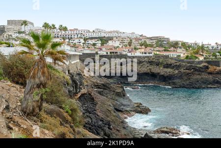 Impression de Los Gigantes, une station balnéaire de la municipalité de Santiago del Teide sur la côte ouest de l'île des Canaries de Ténérife. Banque D'Images