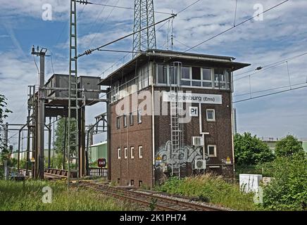 Papenburg, Allemagne-June17 2022 ancienne boîte de signalisation ferroviaire de Papenburg Banque D'Images