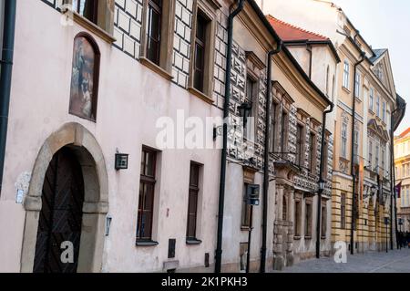 Niche peinte en plein air sur la rue Renaissance Kanonicza à Cracovie, en Pologne. Banque D'Images