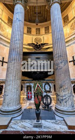 Une photo verticale du Panthéon, la tombe du roi Victor Emmanuel II à Rome, en Italie Banque D'Images