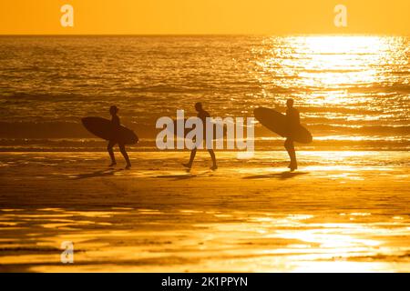 Wednesday 10 August 2022 - Newquay, Cornwall, UK; A Surfer is seen making the most of the golden sun on Fistral Beach in Newquay as Boardmasters Festi Stock Photo