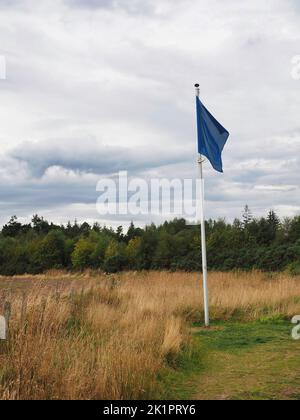 Un drapeau suspendu de la perche à Culloden Banque D'Images