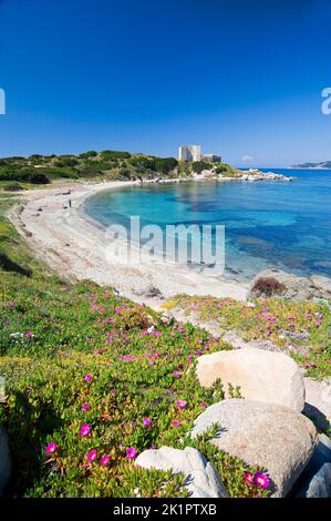 La Fortezza vecchia, port, plage de Villasimius, Sardaigne, Italie du sud, de l'Europe Banque D'Images