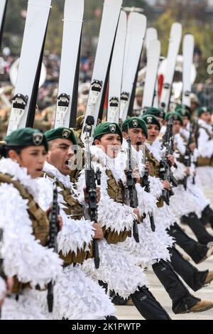 Santiago, Chili. 19th septembre 2022. Les soldats participent à un défilé militaire annuel pour célébrer le jour des Gories de l'Armée au parc O'Higgins, à Santiago, au Chili, le 19 septembre 2022. Credit: Jorge Villegas/Xinhua/Alamy Live News Banque D'Images