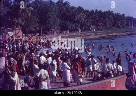 Bain Holi à Ramehwaram, Tamil Nadu Banque D'Images