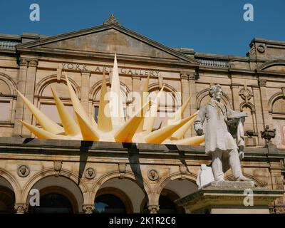 York Art Gallery est une galerie d'art publique à York, North Yorkshire, Angleterre, Royaume-Uni - Portico par Steve Messam art installation Banque D'Images