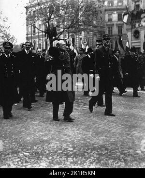 Winston Churchill avec le général de Gaulle à Paris. Novembre 1944 Banque D'Images