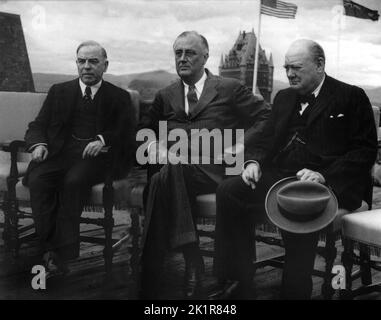 Winston Churchill avec le premier ministre canadien Mackenzie King et le président Roosevelt à la Conférence de Québec. 18 août 1943 Banque D'Images