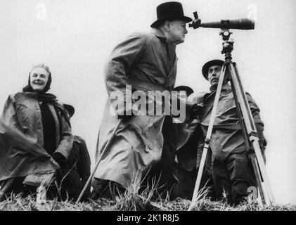 Winston Churchill inspectant les défenses côtières 1940 Banque D'Images