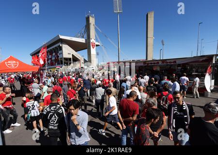 Monza, Italie, 18th septembre 2022. Les fans arrivent au stade pour le match de la série A au stade U-Power, Monza. Le crédit photo devrait se lire: Jonathan Moscrop / Sportimage Banque D'Images