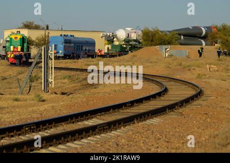 Baïkonour, Kazakhstan. 18th septembre 2022. La fusée Soyouz est déployée par train jusqu'au site 31, le dimanche, sur 18 septembre 2022, au Cosmodrome de Baikonour, au Kazakhstan. Expédition 68 l'astronaute Frank Rubio de la NASA, et les cosmonautes Sergey Prokopyev et Dmitri Petelin de Roscosmos, doivent se lancer à bord de leur vaisseau Soyouz MS-22 sur 21 septembre. NASA photo par Bill Ingalls/UPI crédit: UPI/Alamy Live News Banque D'Images