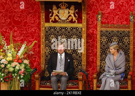 La Haye, pays-Bas. 20th septembre 2022. 2022-09-20 13:34:37 le roi Willem-Alexander lit le discours du Trône aux membres du Sénat et de la Chambre des représentants dans le Koninklijke Schouwburg, le jour du budget. À côté de lui la reine Maxima. Le discours du Trône est lu cette année dans le Schouwburg, parce que le Ridderzaal n'est pas disponible en raison de la rénovation du Binnenhof. À la Haye, pays-Bas, le 20 septembre 2022. Credit: ANP/Alamy Live News Banque D'Images