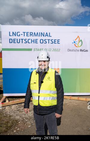 20 septembre 2022, Mecklembourg-Poméranie occidentale, Lubmin: Stephan Knabe, Président du Conseil de surveillance et un des fondateurs et actionnaires de Deutsche Regas, prévoit de débarquer du gaz naturel liquéfié (GNL) dans le port industriel de Lubmin avec sa société Deutsche ReGas GmbH & Co KGaA à partir de début décembre. Le GNL doit être débarqué dans le port industriel de Lubmin au moyen d'un navire de stockage et de regazéification flottant (FSRU). Photo: Stefan Sauer/dpa Banque D'Images