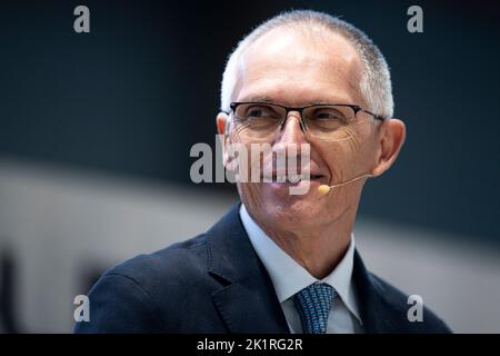 Turin, Italie. 20 septembre 2022. Carlos Tavares, directeur général de Stellantis NV, sourit lors d'une conférence de presse à la suite d'une réunion avec les autorités locales de Turin et de la région du Piémont. Credit: Nicolò Campo/Alay Live News Banque D'Images