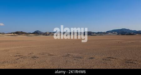 Vue imprenable sur les sables sauvages près de la ville égyptienne de Marsa Alam, Égypte Banque D'Images