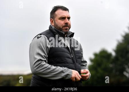 Oldham, Royaume-Uni. 20th septembre 2022. Oldham, Royaume-Uni. 20th septembre 2022. David Unsworth première session d'entraînement Oldham - Chapel Road.pendant l'entraînement Athlétique Oldham à Chapel Road, Oldham, le mardi 20th septembre 2022. (Credit: Eddie Garvey | MI News )David Unsworth (Manager) d'Oldham Athletic pendant l'entraînement d'Oldham Athletic à Chapel Road, Oldham, le mardi 20th septembre 2022. Crédit : MI News & Sport /Alay Live News Banque D'Images